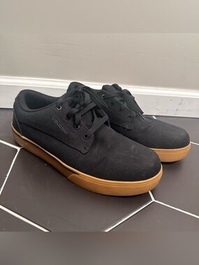 Volcom Men’s Black Canvas Low-Top Sneakers with Gum Sole workwear